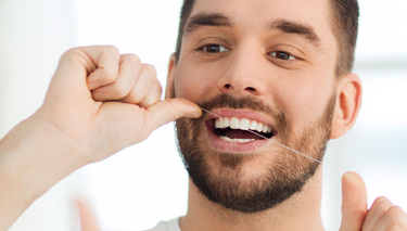 Hilo dental: ¿Antes o después del cepillado?